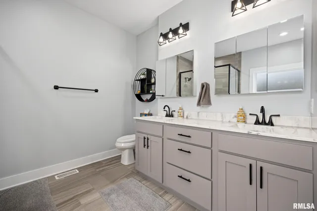 $610,000 | 111 Rosemary Lane, Germantown Hills, IL 61548