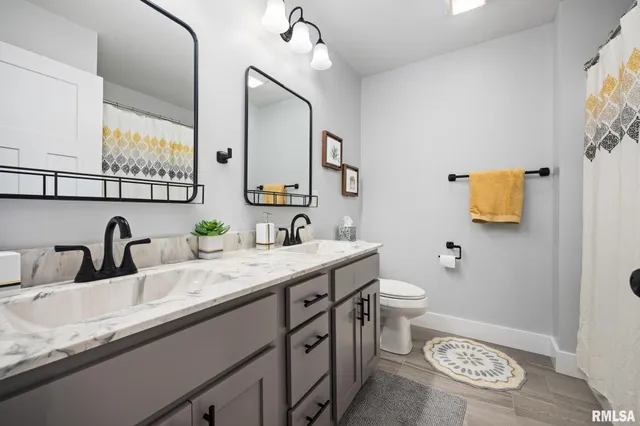 $610,000 | 111 Rosemary Lane, Germantown Hills, IL 61548