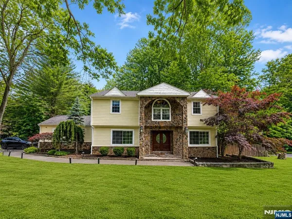 $1,350,000 | 76 Millbrook Circle, Norwood, NJ 07648