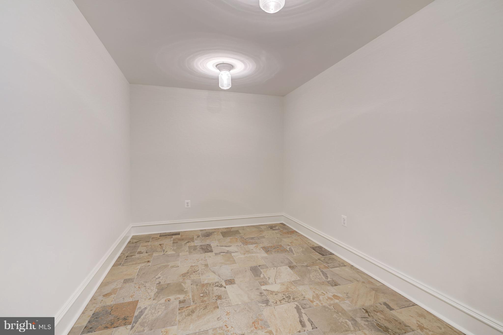 3007 North Rochester Street Arlington, VA 22213 - Photo 37 of 43 a view of a small space
