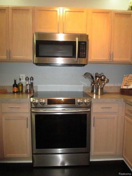 2740 Riverside Drive Trenton, MI 48183 - Photo 14 of 27 2740 Riverside 015.jpg