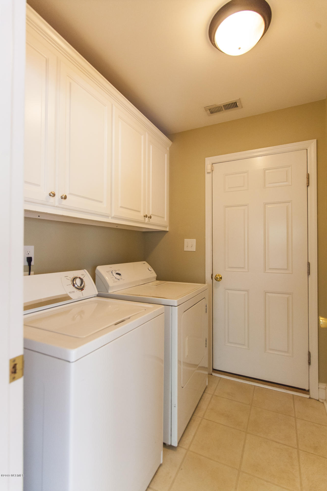 413 Conner Grant Road New Bern, NC 28562 - Photo 48 of 54 Laundry room