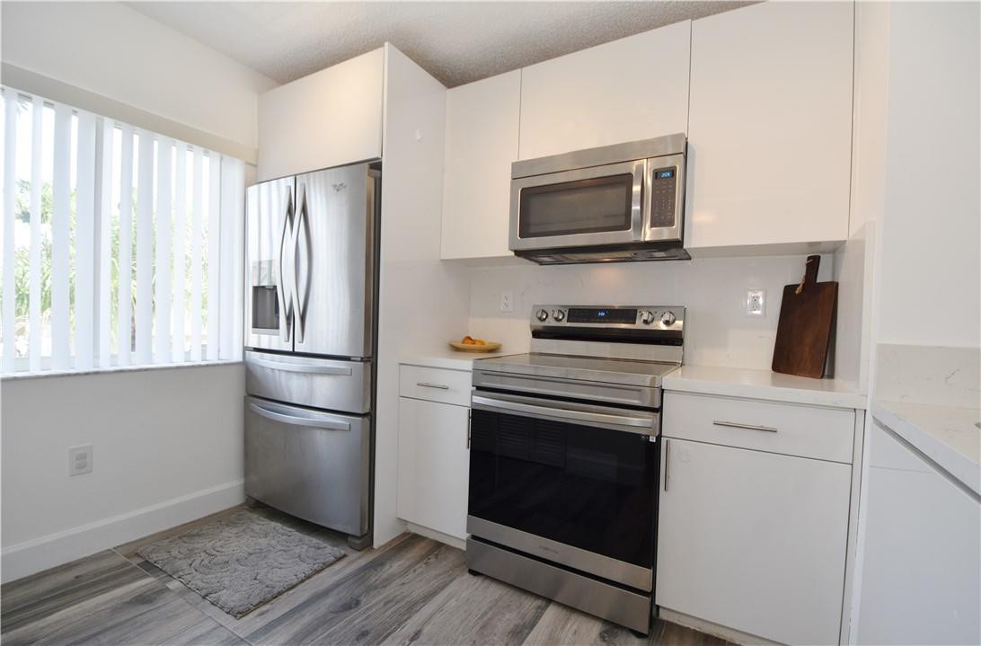 217 Riviera Circle, Unit 217 Weston, FL 33326 - Photo 8 of 58 KITCHEN