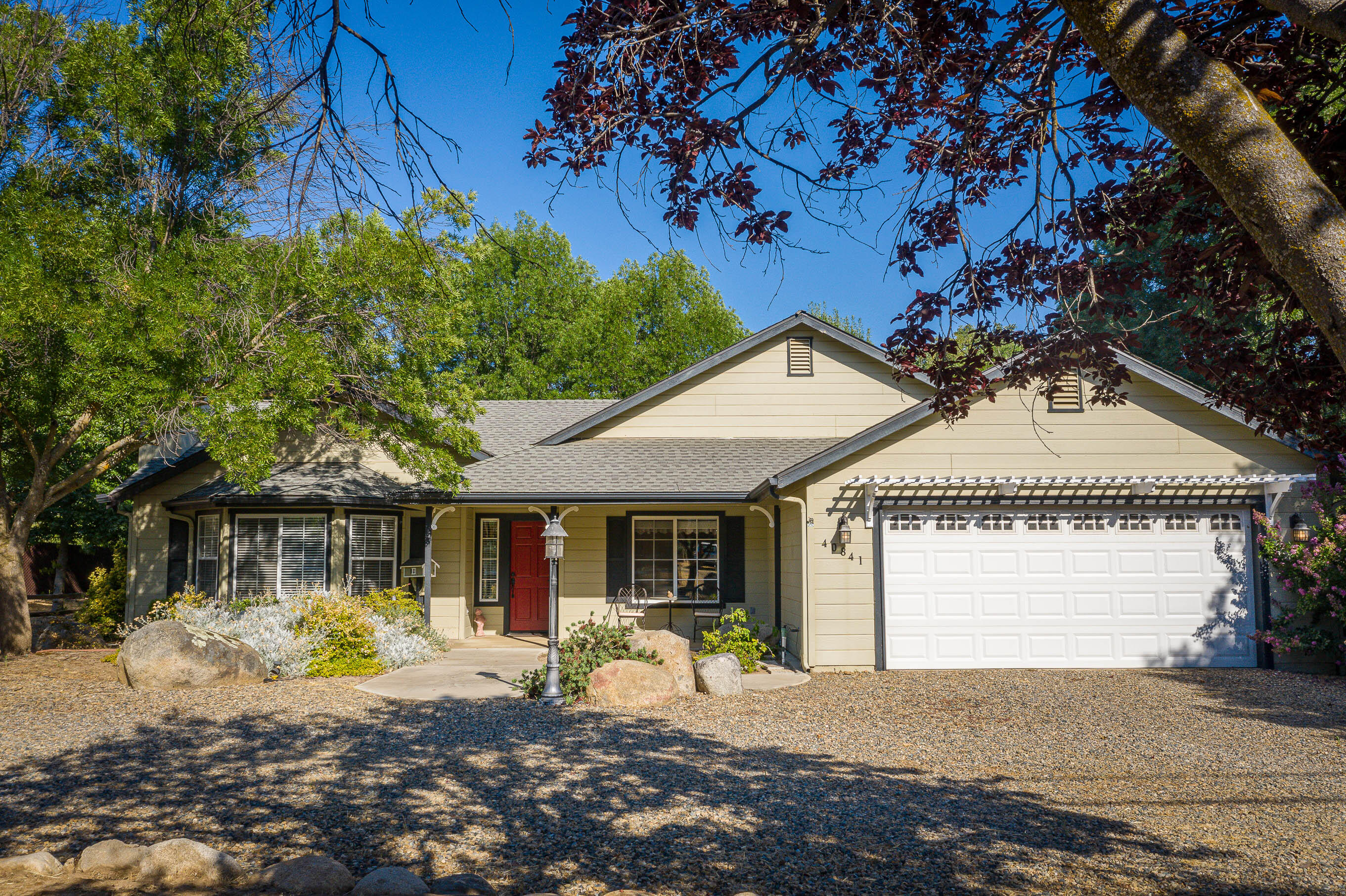 40841 Grouse Drive Three Rivers, CA 93271 - Photo 3 of 28 -