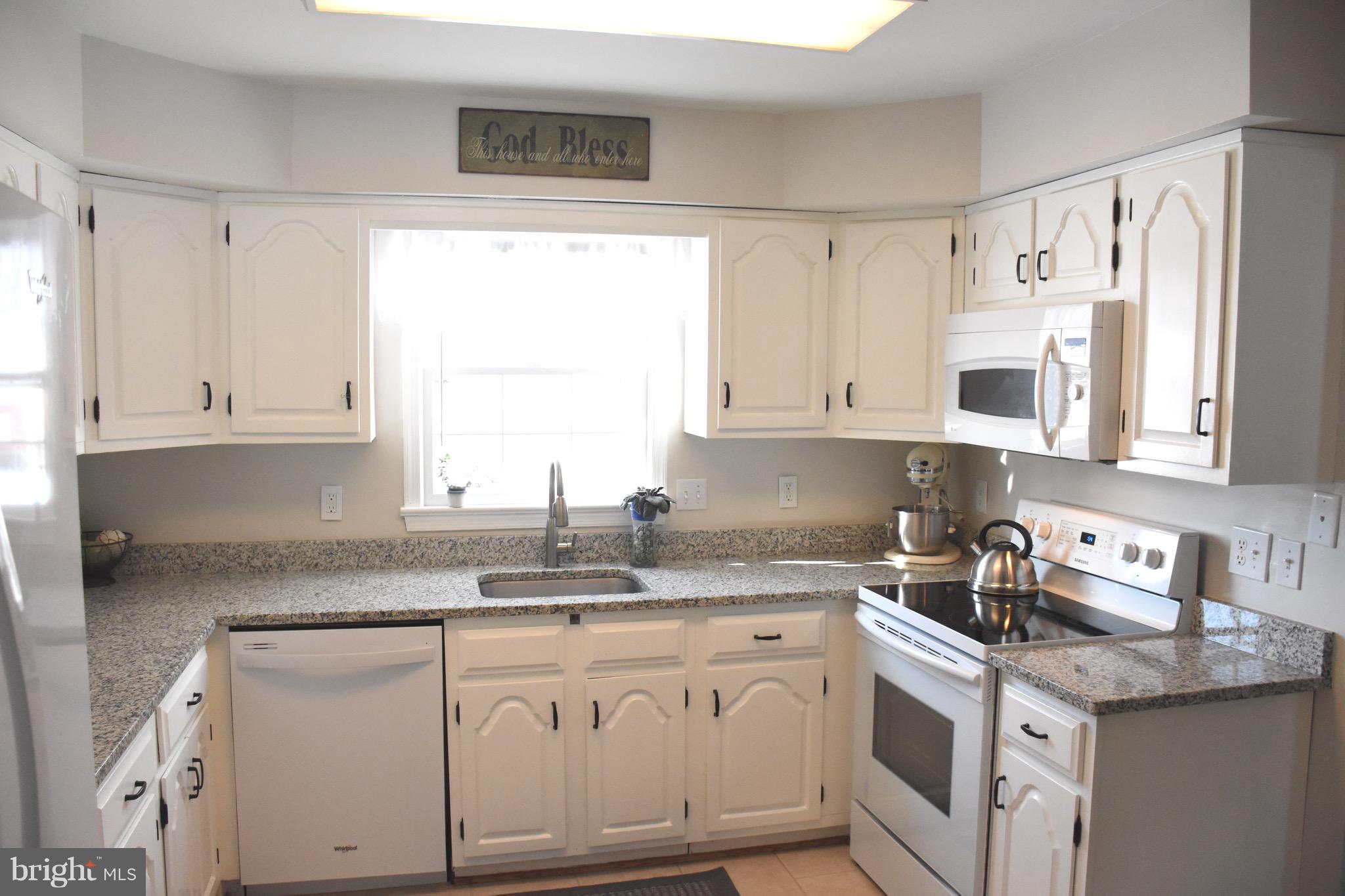 18825 Airmont Road Purcellville, VA 20132 - Photo 2 of 34 Updated Kitchen