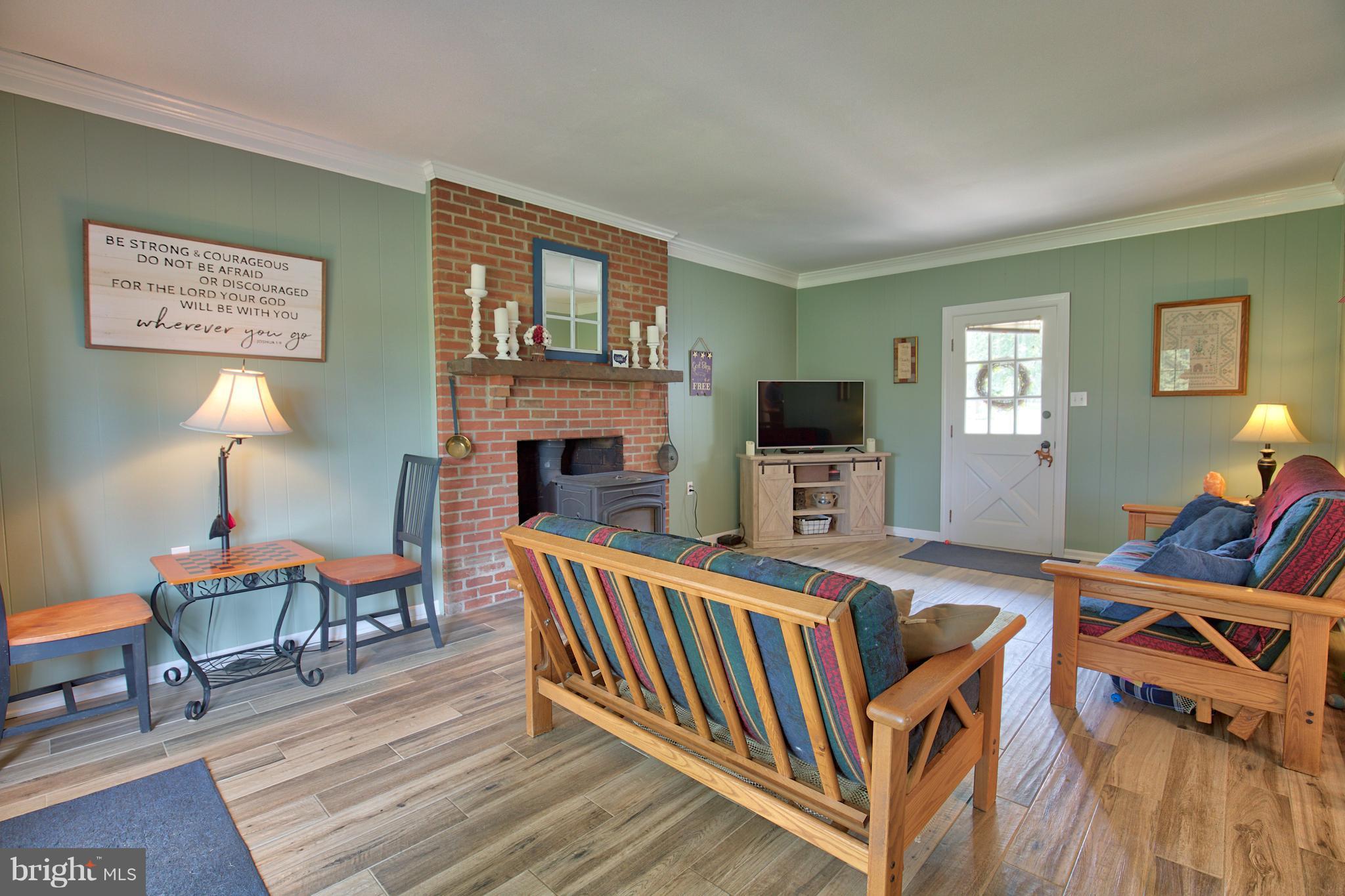 18825 Airmont Road Purcellville, VA 20132 - Photo 12 of 34 Family Room