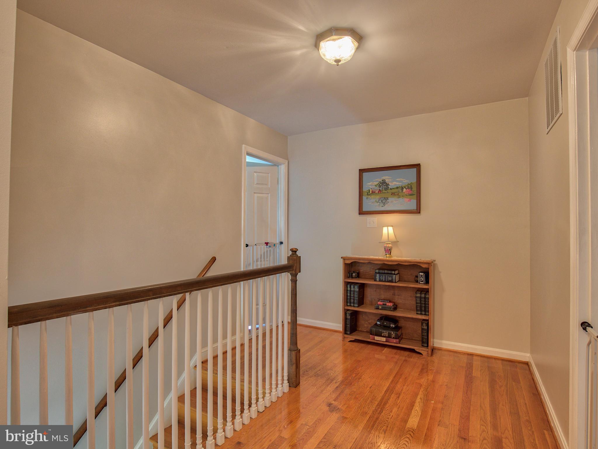 18825 Airmont Road Purcellville, VA 20132 - Photo 14 of 34 Landing