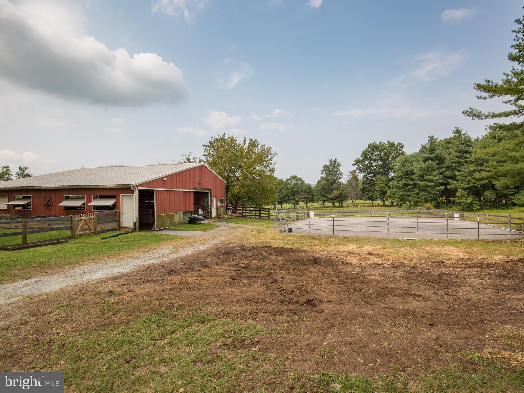18825 Airmont Road Purcellville, VA 20132 - Photo 23 of 34 5 Stall Barn & Riding Arena