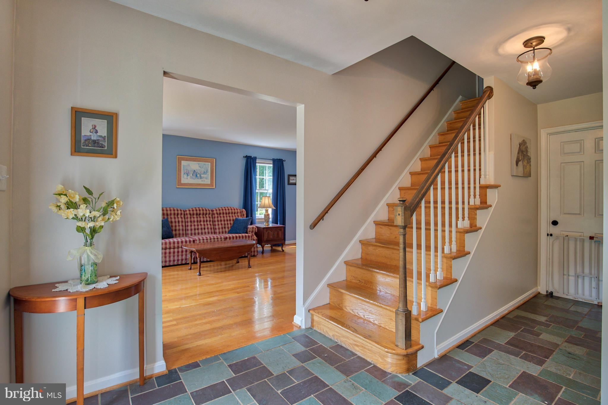 18825 Airmont Road Purcellville, VA 20132 - Photo 10 of 34 Foyer