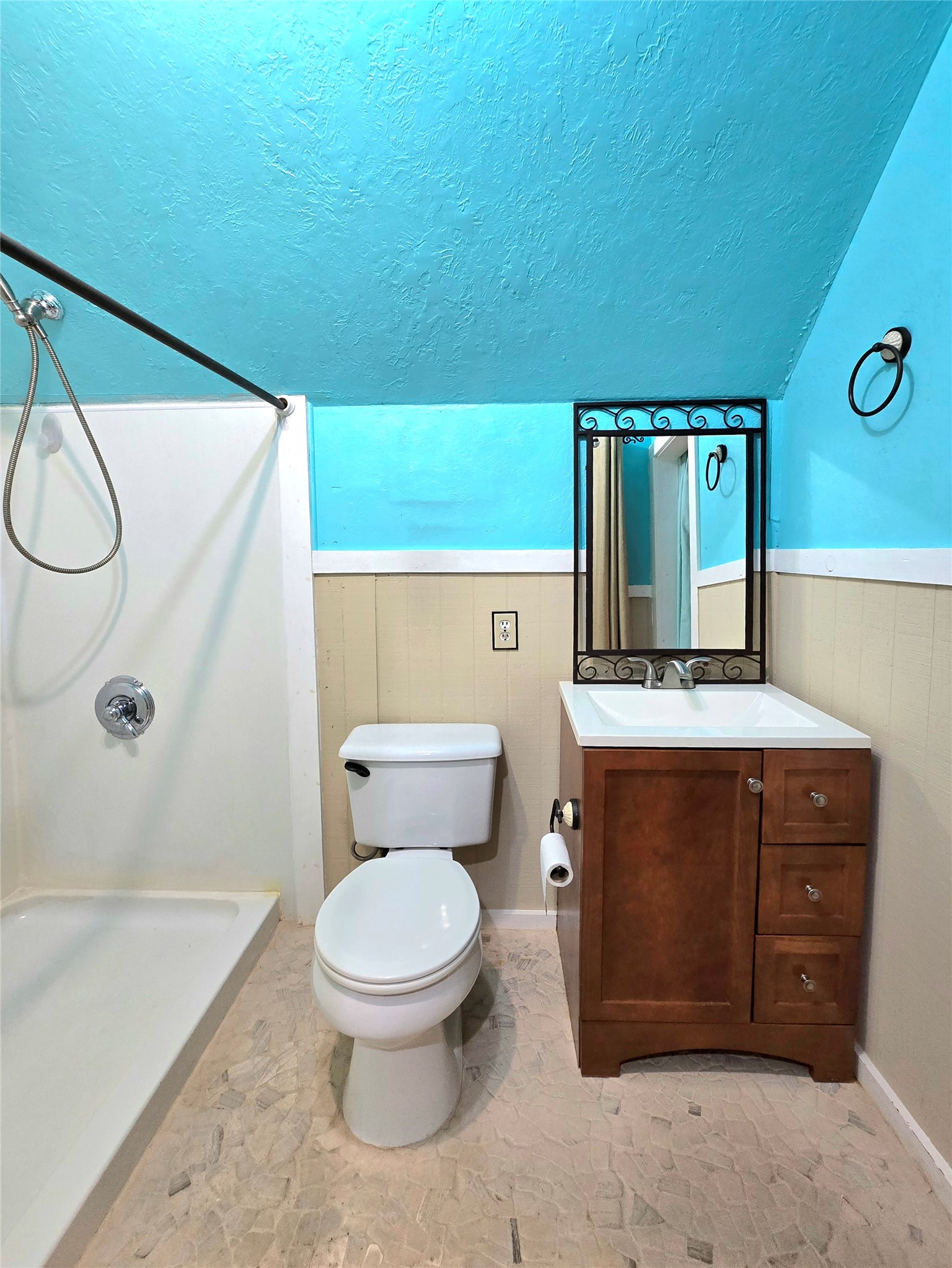 13580 Fm 2025 Road Cleveland, TX 77328 - Photo 41 of 50 Garage Apt Bath