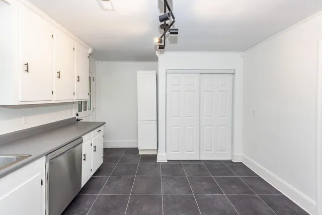 $2,750 | 1315 South Sherwood Drive, Charleston, SC 29407