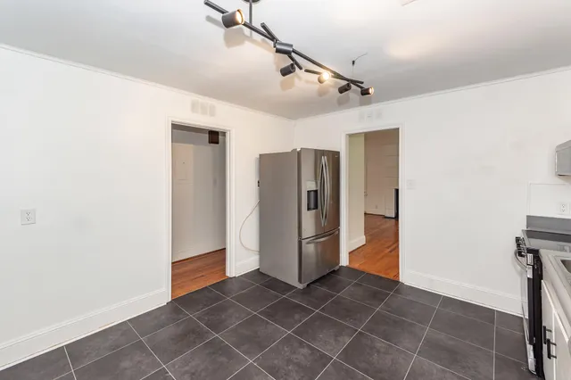 $2,750 | 1315 South Sherwood Drive, Charleston, SC 29407