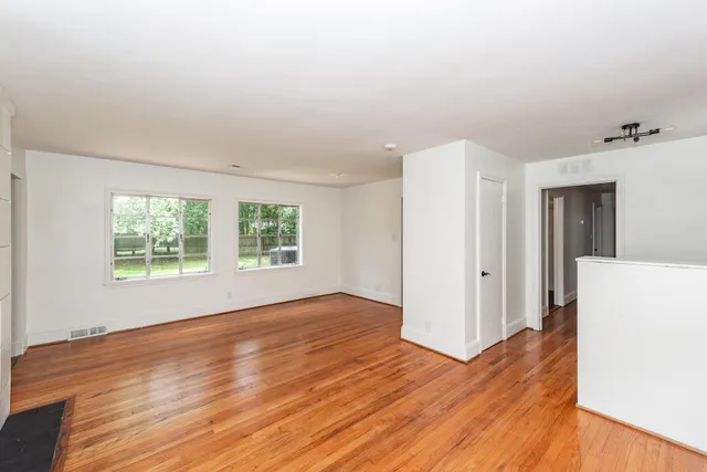 $2,750 | 1315 South Sherwood Drive, Charleston, SC 29407