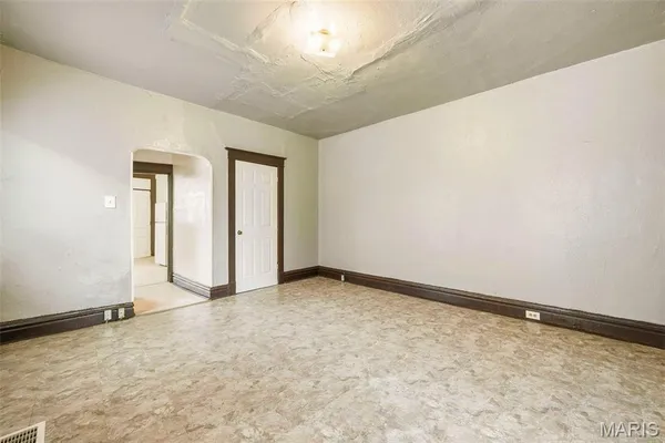 $100,000 | 4200 College Avenue, St. Louis, MO 63107