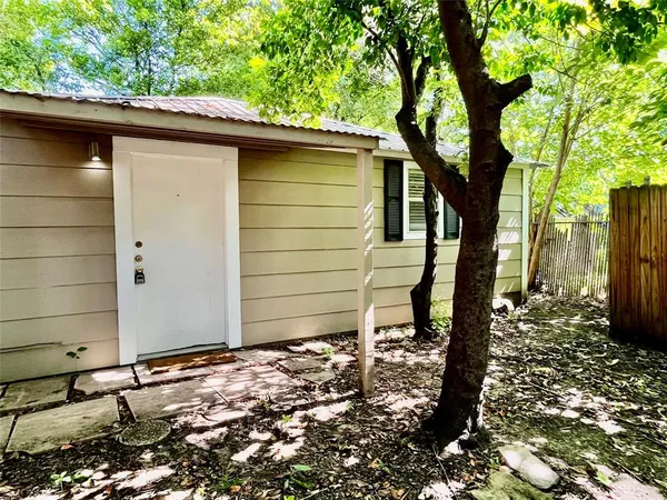 $925 | 904 1/2 Denton Street, Denton, TX 76201