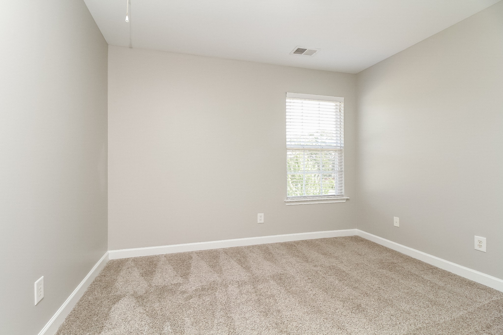 1129 Matheus Drive Murfreesboro, TN 37128 - Photo 11 of 17 an empty room with a window