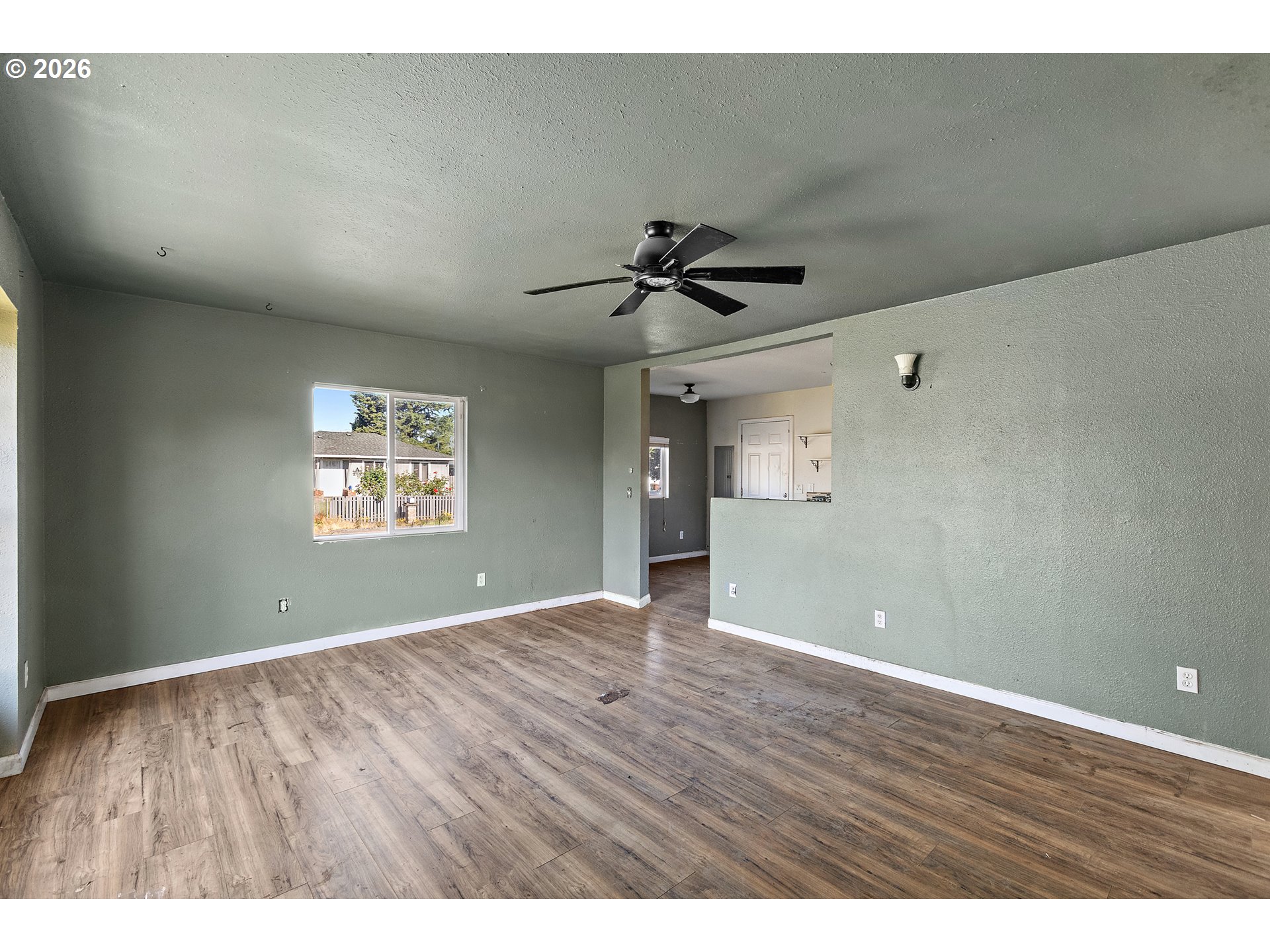 3176 Florida Street Longview, WA 98632 - Photo 2 of 25 Living Room