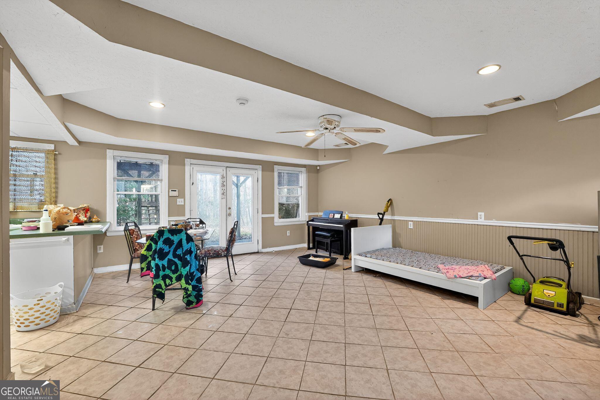 401 The Farm Road McDonough, GA 30252 - Photo 17 of 29 a living room with furniture and flowers