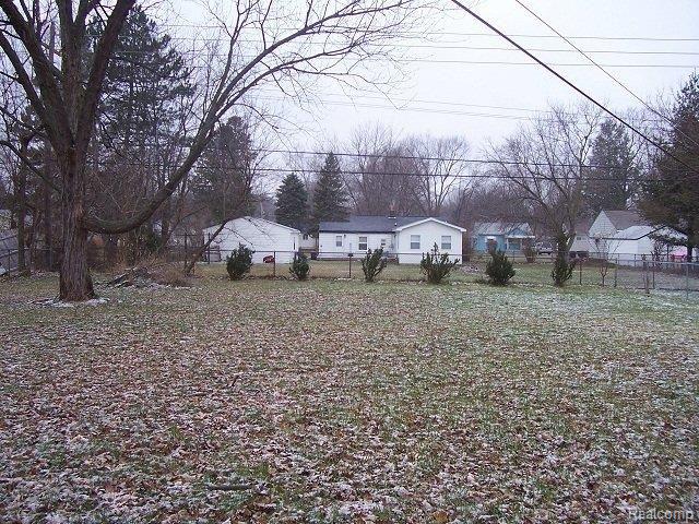 5281 Sashabaw Road Clarkston, MI 48346 - Photo 9 of 17 Fenced lot