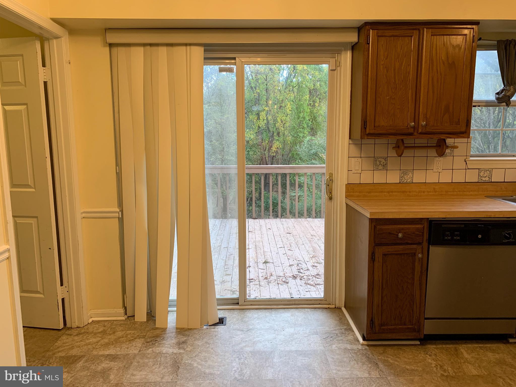 1620 Mithering Lane Silver Spring, MD 20905 - Photo 11 of 47 Kitchen w/ access to deck
