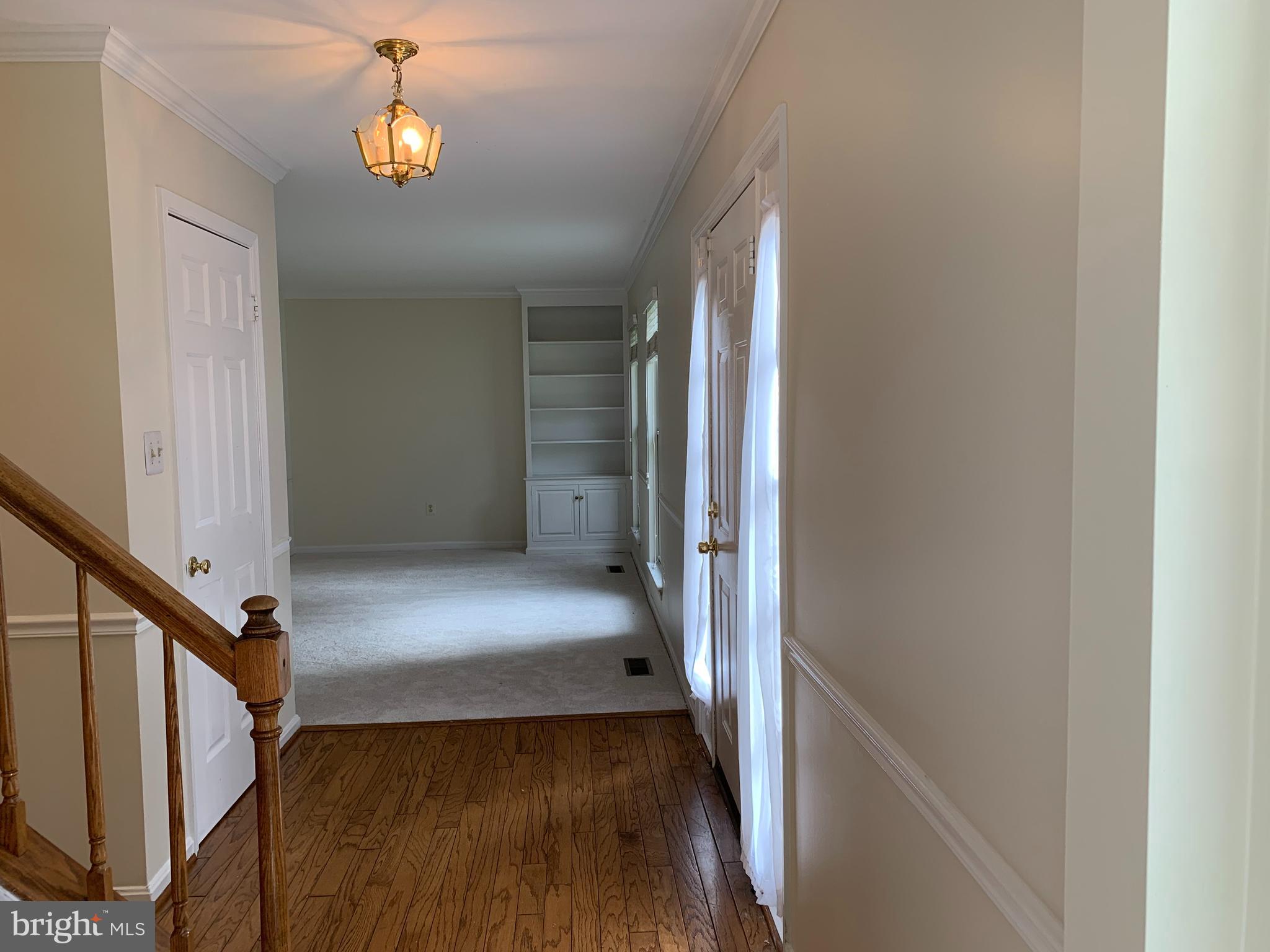 1620 Mithering Lane Silver Spring, MD 20905 - Photo 4 of 47 Hallway to LR