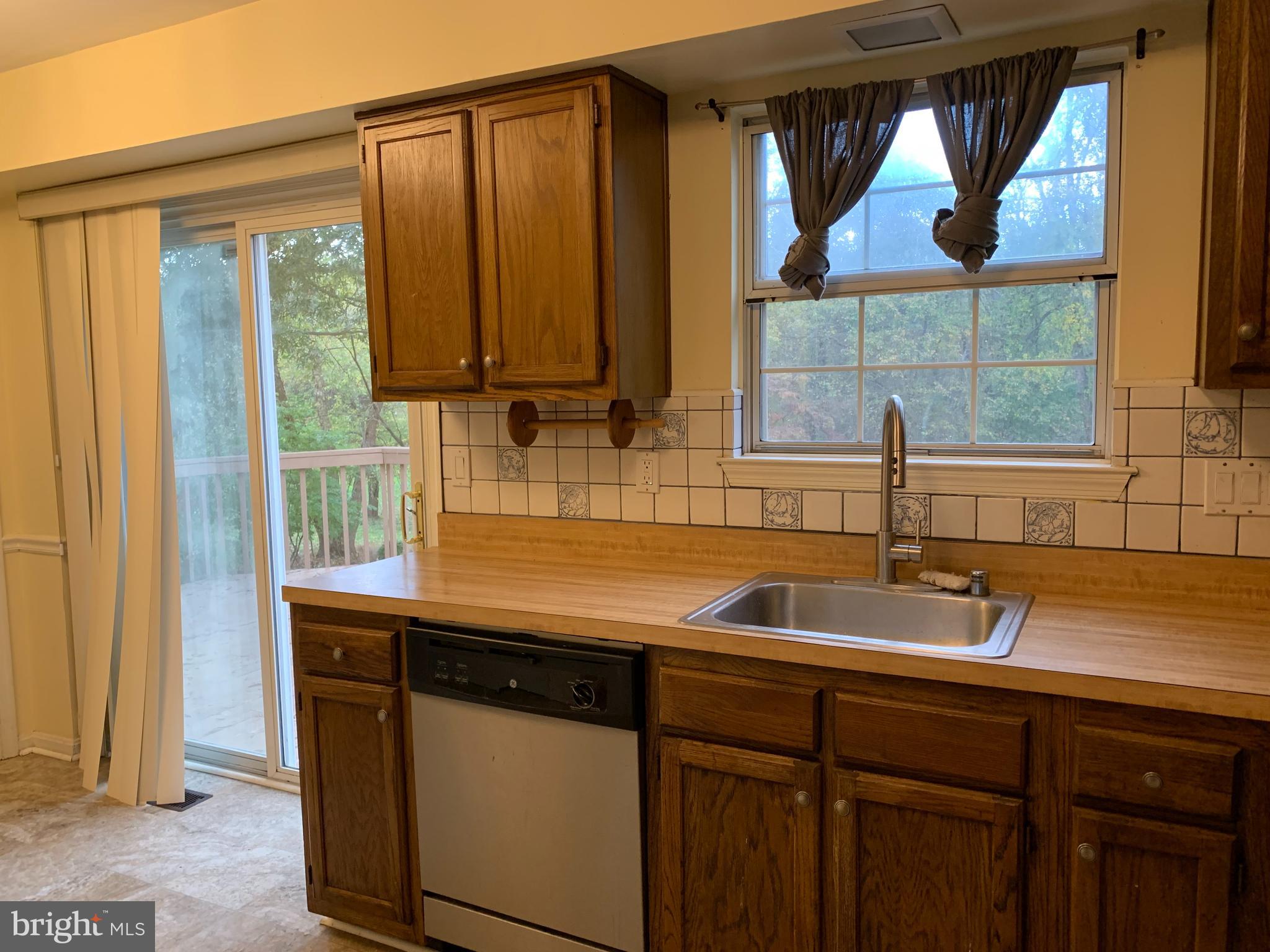 1620 Mithering Lane Silver Spring, MD 20905 - Photo 10 of 47 Kitchen