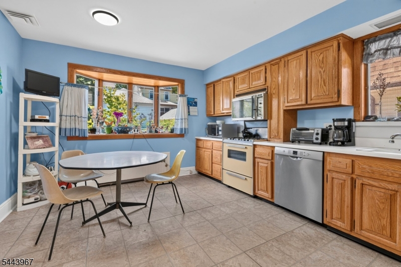 132 Hillside Road Elizabeth, NJ 07208 - Photo 10 of 29
