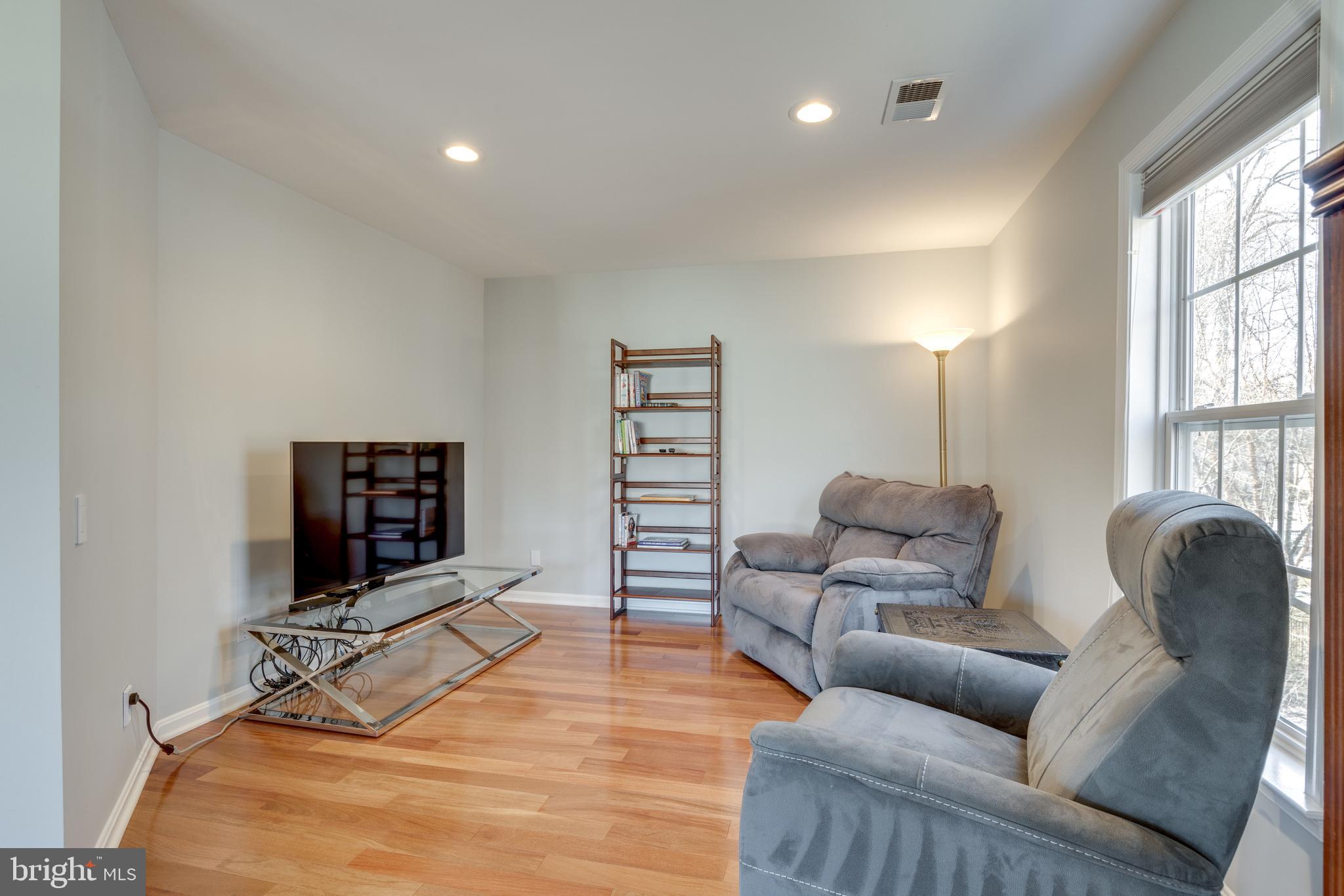 12368 Brown Fox Way Reston, VA 20191 - Photo 30 of 67 Owner's Suite with Sitting Room