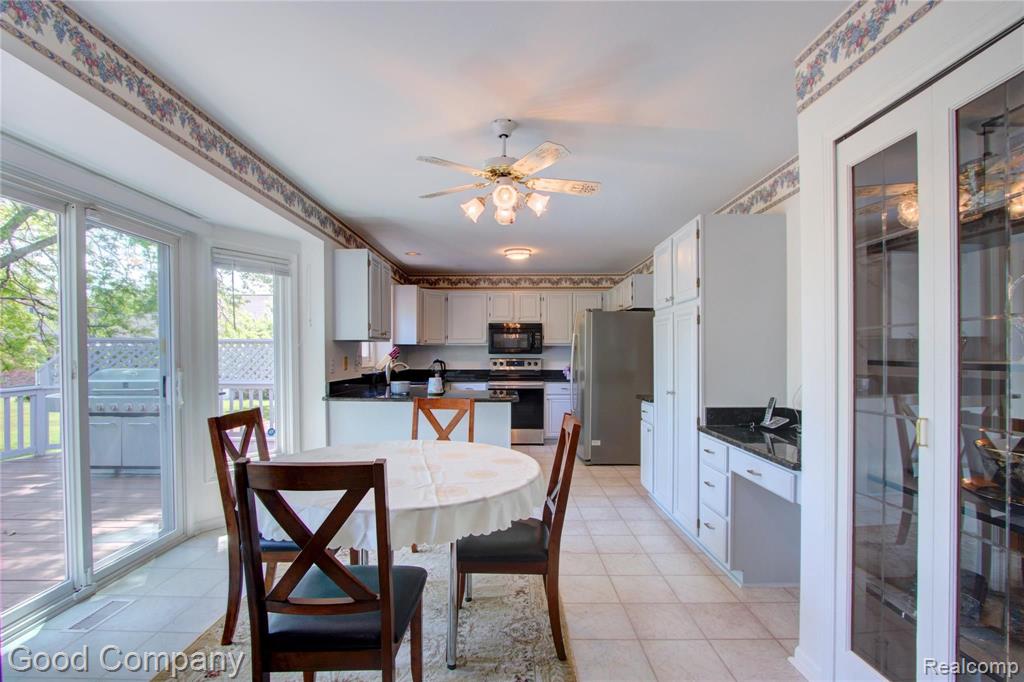 864 Preswick Court Rochester Hills, MI 48307 - Photo 10 of 47