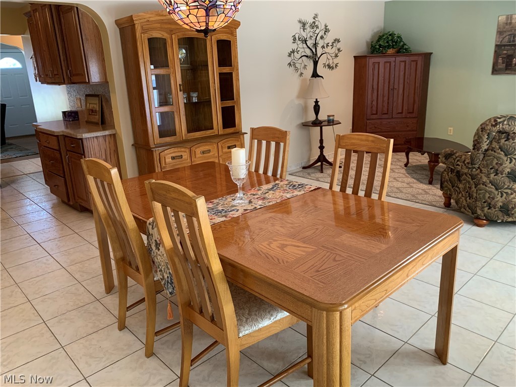 1222 Lander Road Cleveland, OH 44124 - Photo 3 of 29