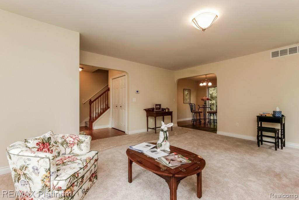 10101 Imus Road Pinckney, MI 48169 - Photo 8 of 38