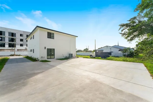 a view of backyard of house