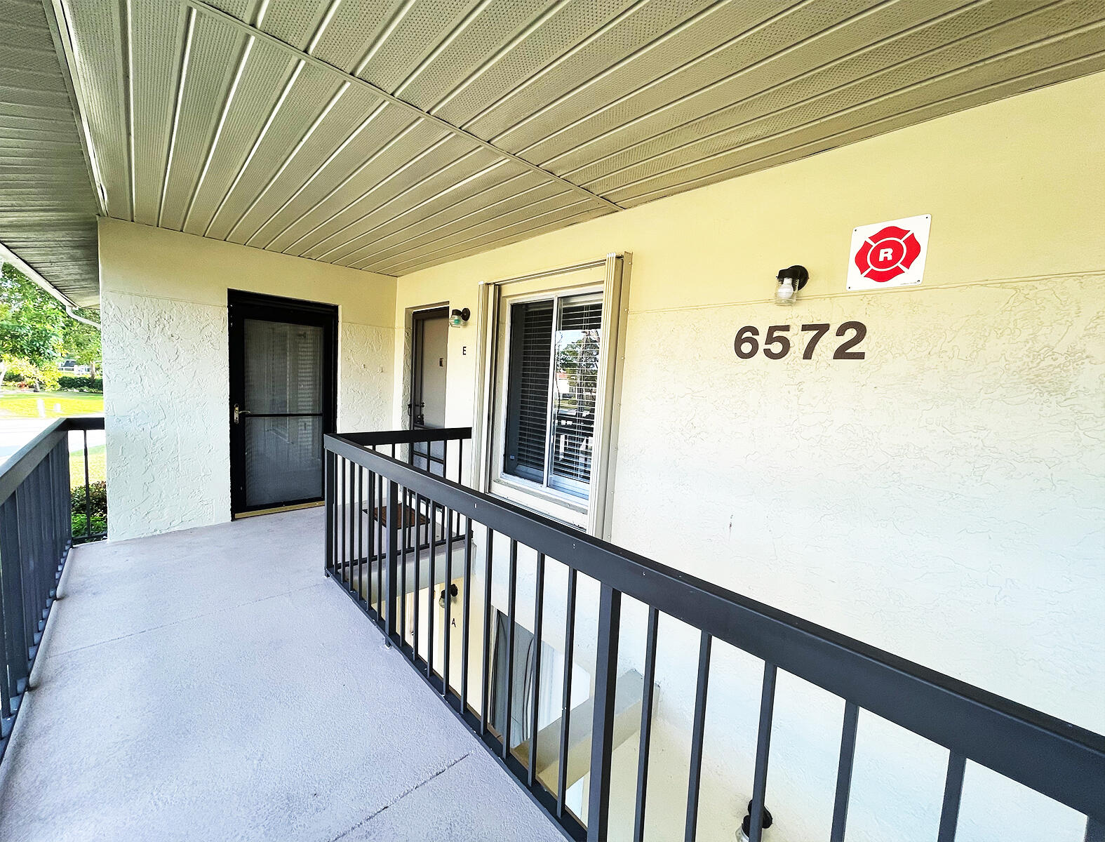 6572 Chasewood Drive, Unit E Jupiter, FL 33458 - Photo 8 of 23