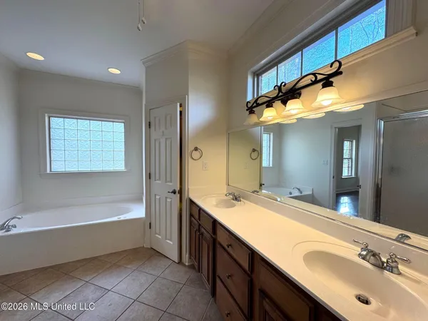 $469,000 | 4425 Chamberlin Oaks Drive, Hernando, MS 38632