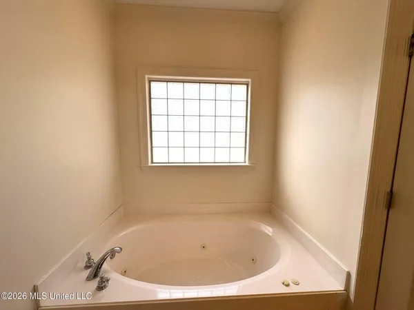 $469,000 | 4425 Chamberlin Oaks Drive, Hernando, MS 38632