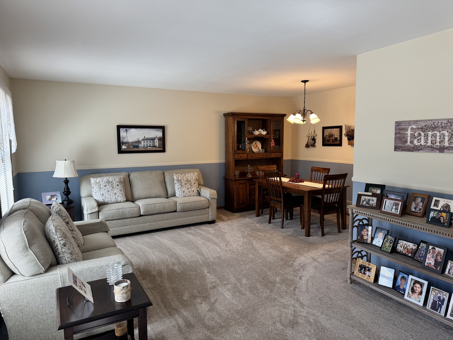 1900 Powder River Path Elgin, IL 60123 - Photo 2 of 15