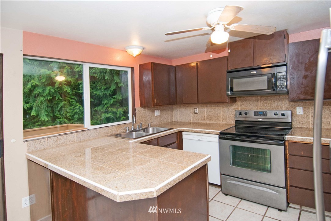 2118 168th Street Southeast Bothell, WA 98012 - Photo 4 of 11