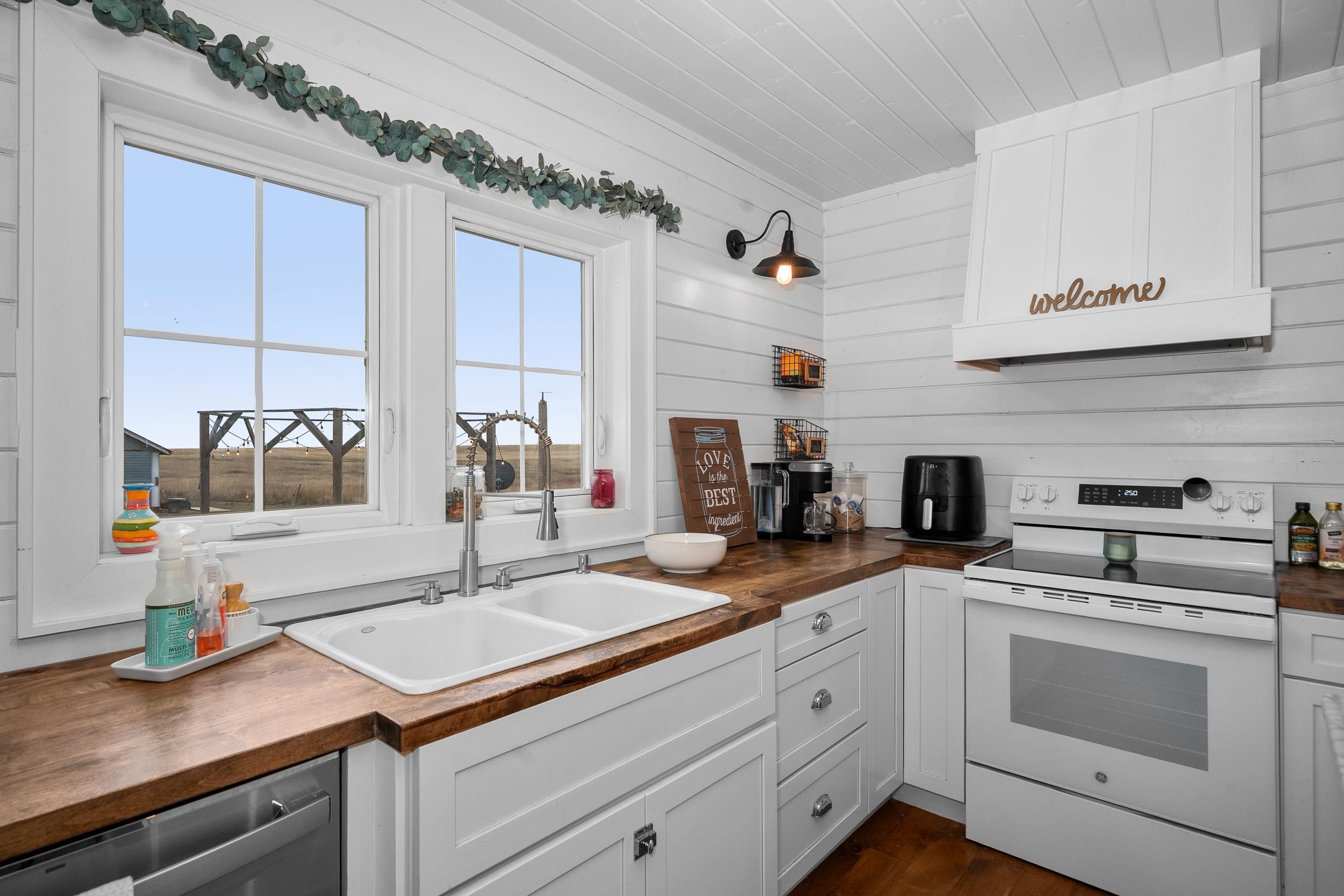 33540 Manke Road Sprague, WA 99032 - Photo 3 of 46