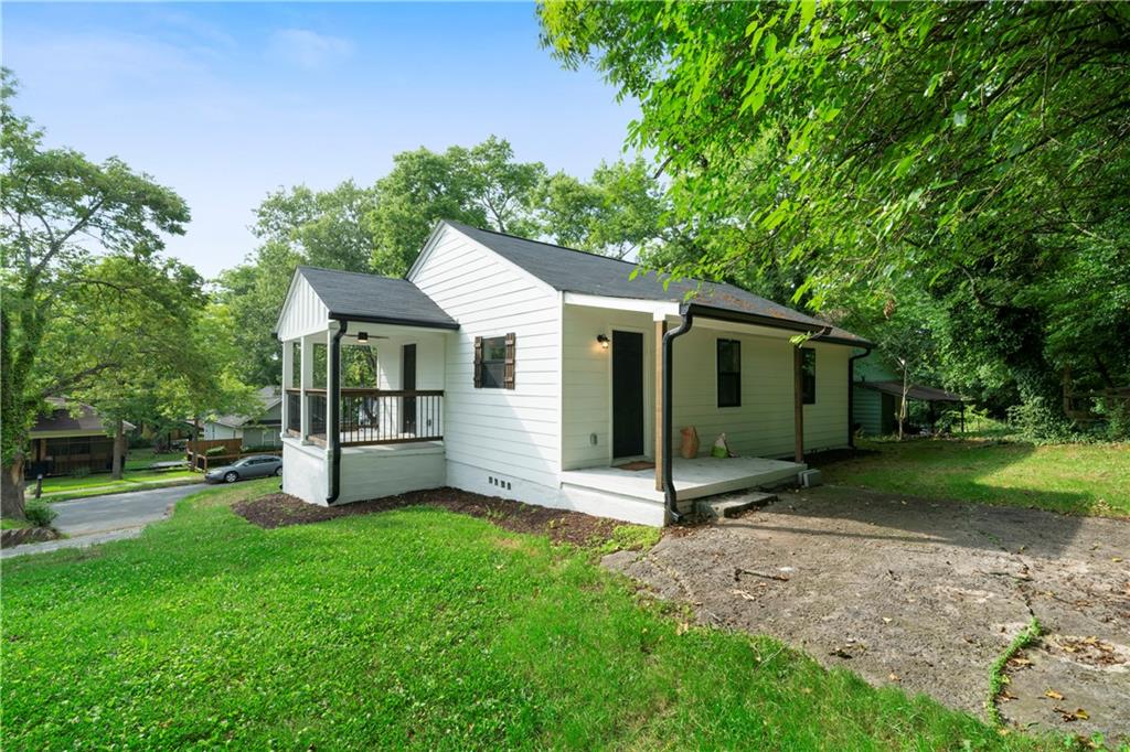 515 Harper Avenue Southwest Rome, GA 30161 - Photo 5 of 17 a view of a house with backyard and a tree