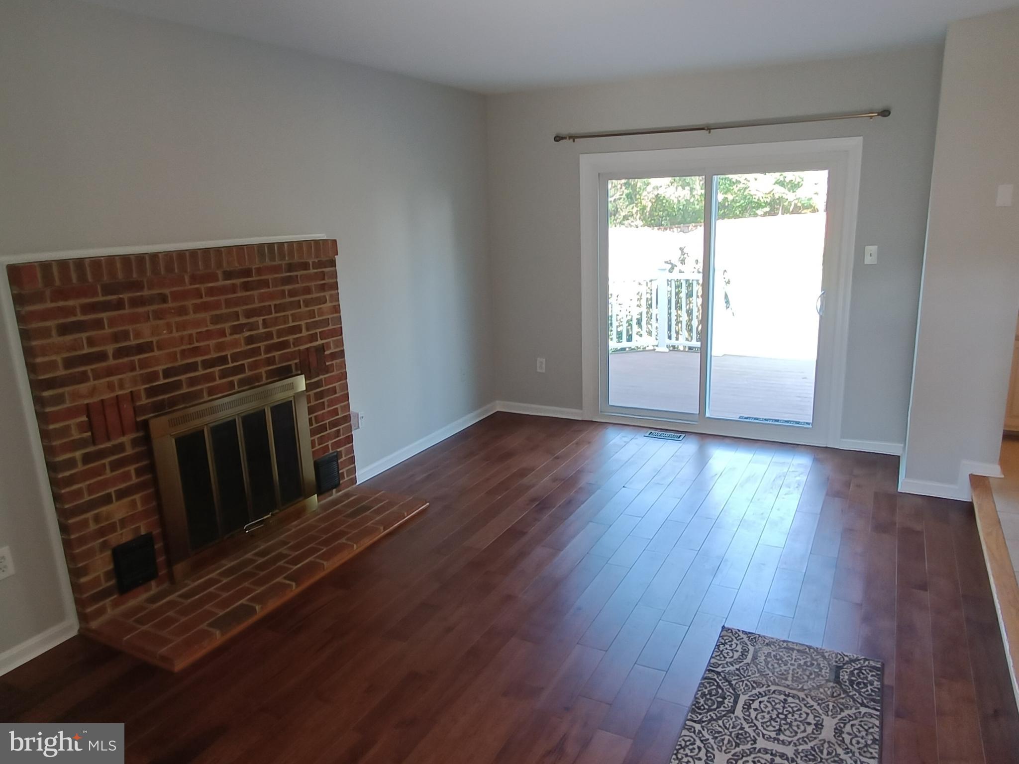 345 Silver Ridge Drive Sterling, VA 20164 - Photo 8 of 36