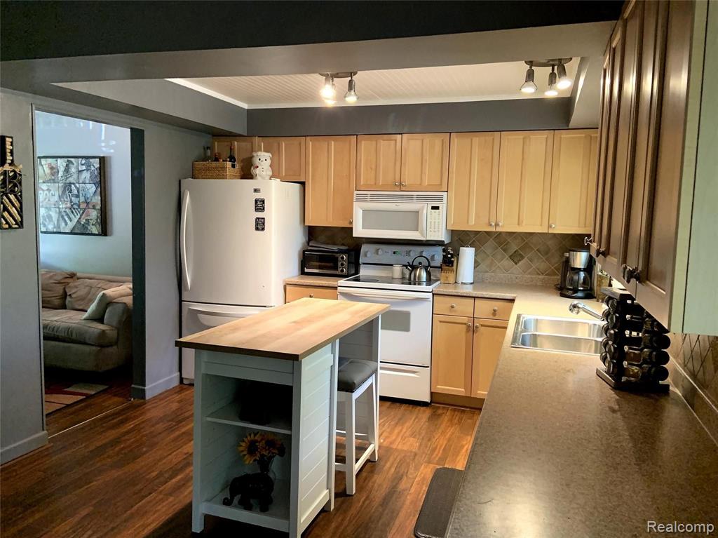 697 Merrimac Road Canton, MI 48188 - Photo 3 of 18
