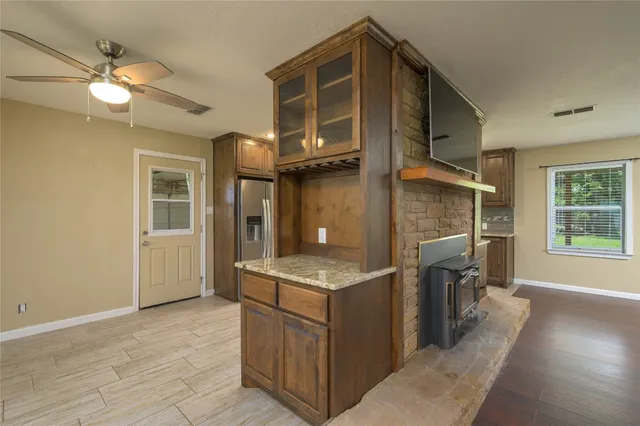 a kitchen that has a lot of cabinets in it
