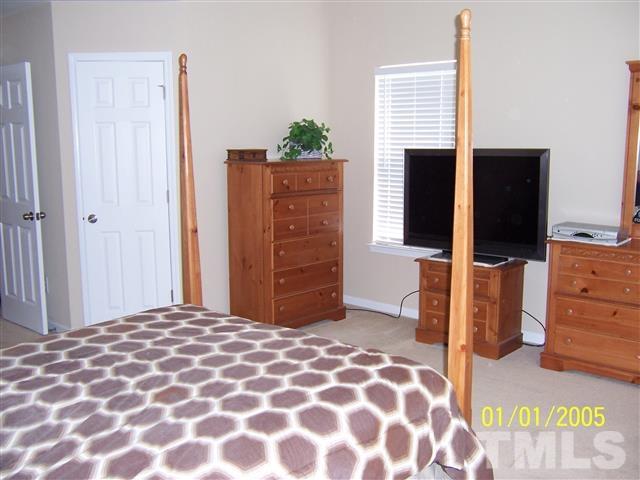 2716 Chilton Place Raleigh, NC 27616 - Photo 8 of 10 Gallery Image 8