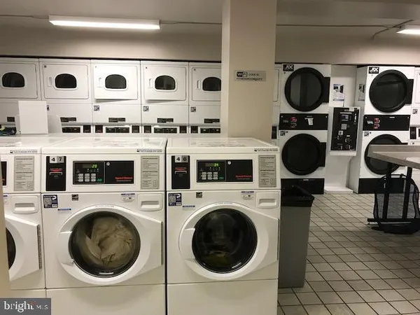 a view of kitchen with washer and dryer