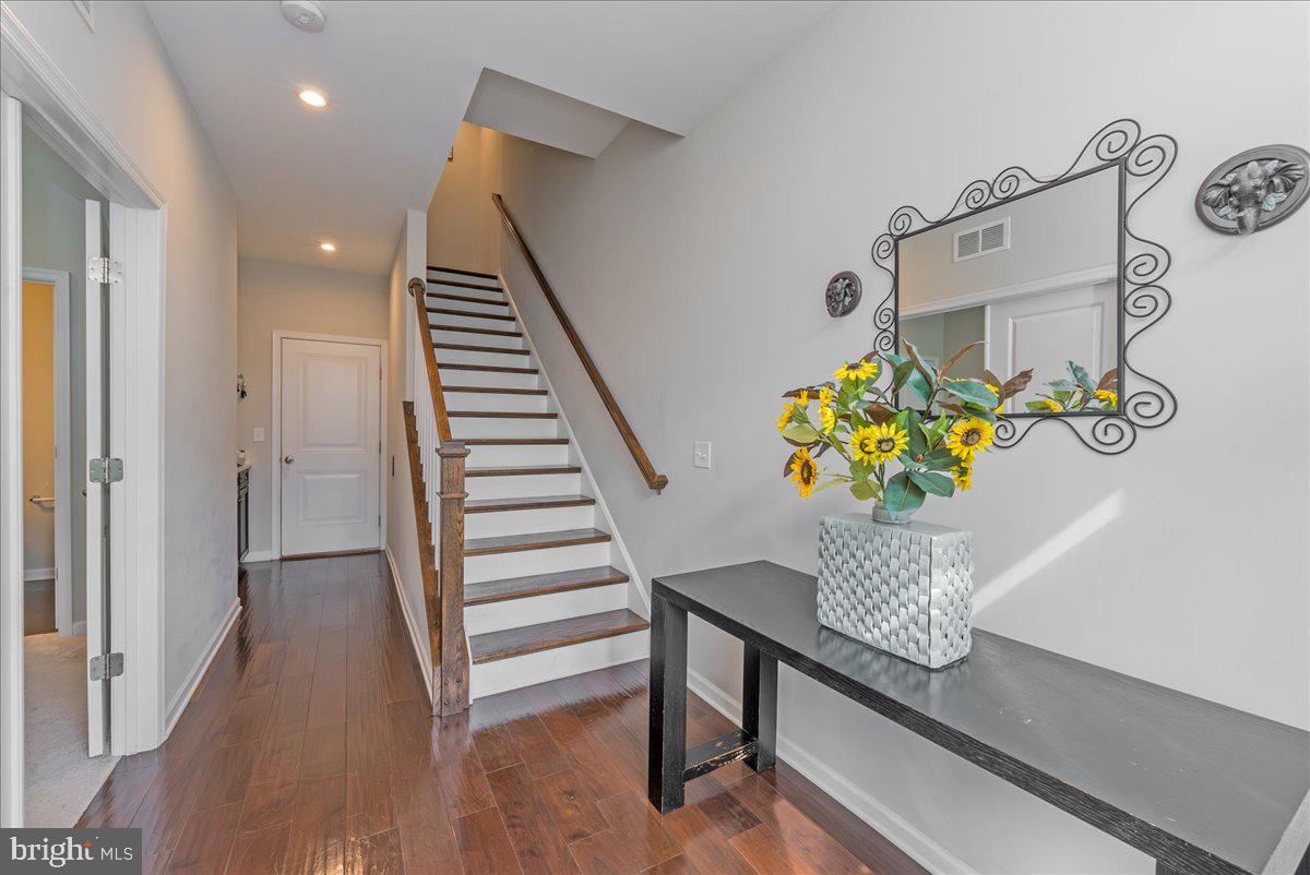 43468 Old Ryan Road Ashburn, VA 20148 - Photo 3 of 49 Gallery Image 3