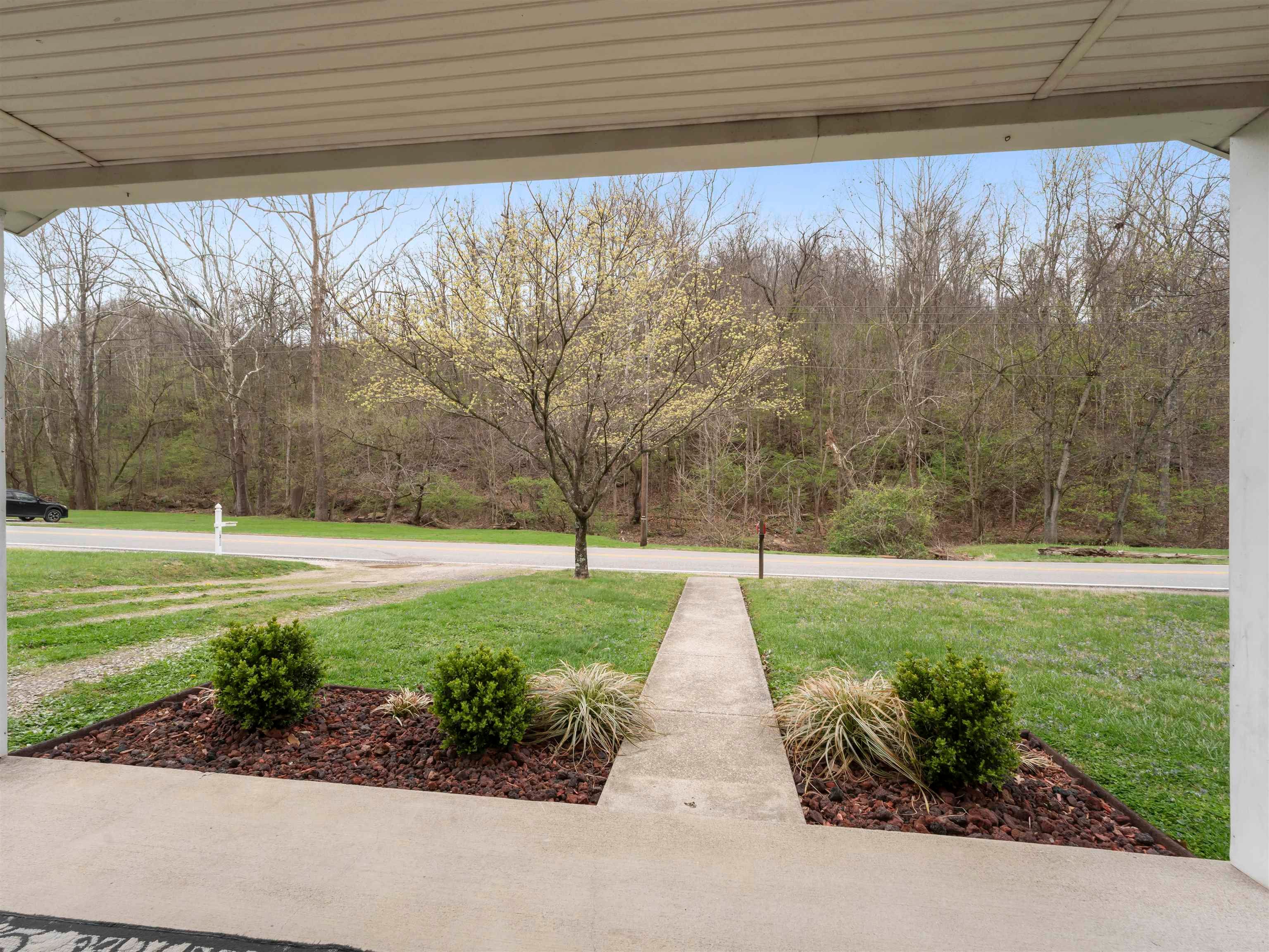 2356 Johnstown Road Huntington, WV 25701 - Photo 4 of 32 Gallery Image 4