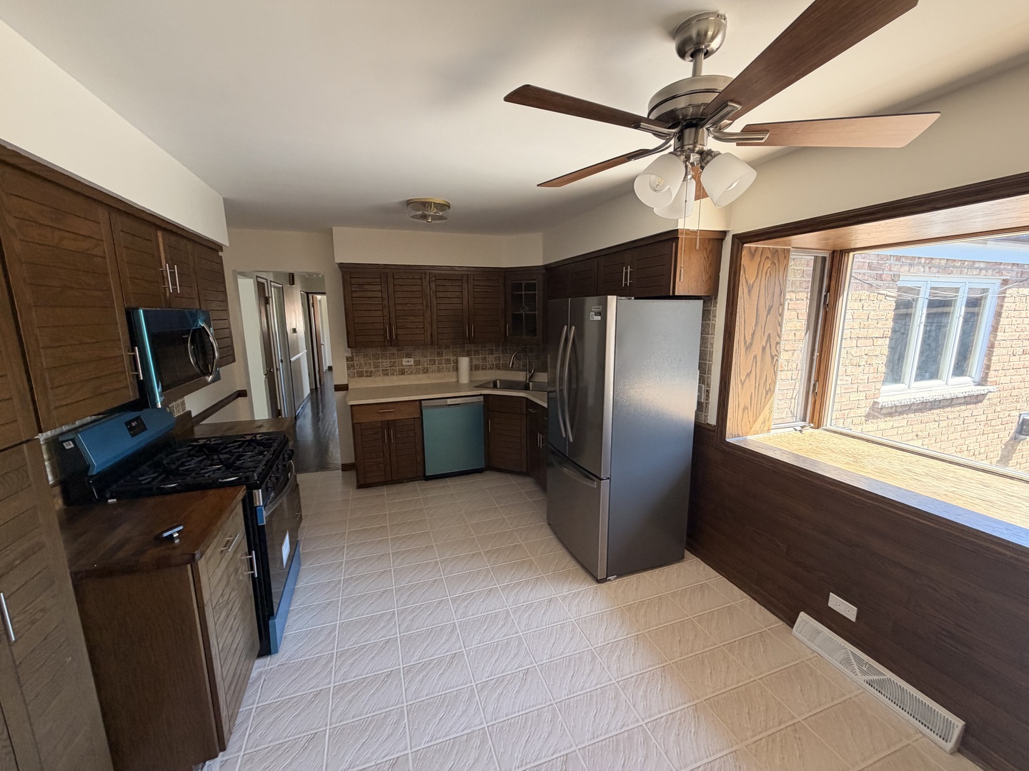 10809 Austin Avenue Chicago Ridge, IL 60415 - Photo 8 of 22 Gallery Image 8