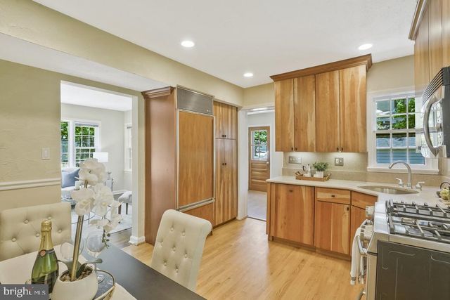$880,000 | 4 East Walnut Street, Alexandria, VA 22301