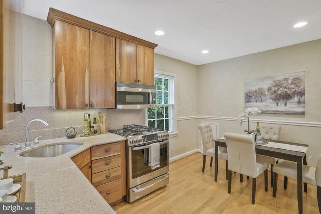 $880,000 | 4 East Walnut Street, Alexandria, VA 22301