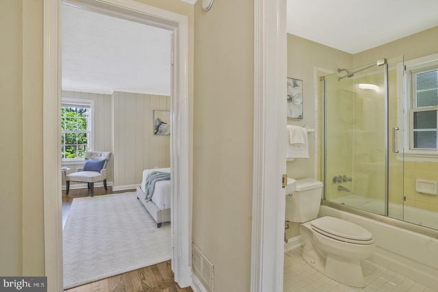 $880,000 | 4 East Walnut Street, Alexandria, VA 22301